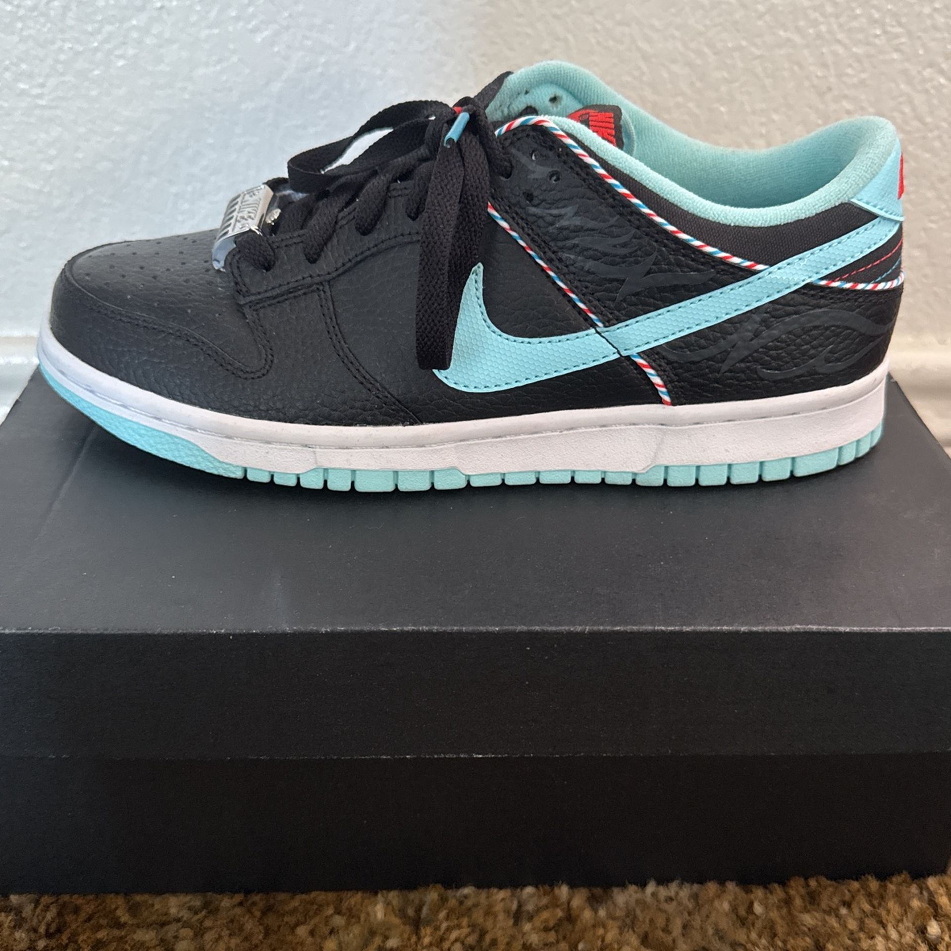 Nike: BLACK/WHITE TEAM ORANGE NOIR/EQUIPE ORANGE/BLANC