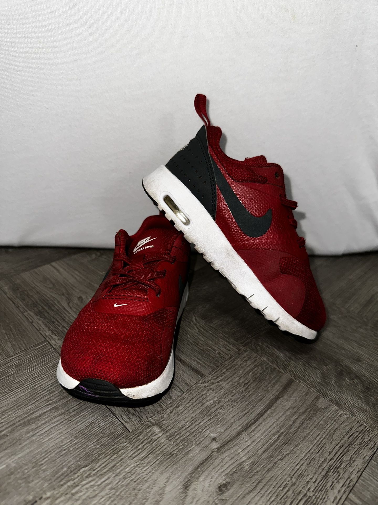 complicaties Rondsel slogan Nike Air Max Tavas Red/White Toddler Unisex for Sale in Parlier, CA -  OfferUp
