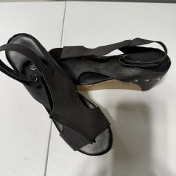 Women's Footwear: Sandals 👡