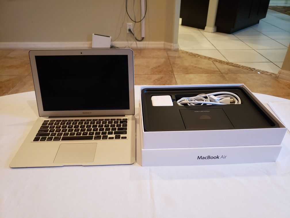 Good condition Mid 2012 13in Macbook Air with Box and Charger