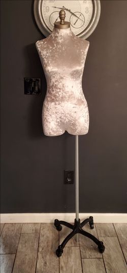 Female Torso Dress Form Mannequin