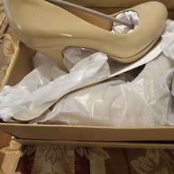 LADIES BEIGE PUMPS