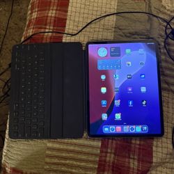 iPad Air 2024 13” 128gb m2 WiFi/cellular with Apple keyboard case