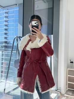 Burgundy Leather Coat with White Fur Trim – Belted – Size S