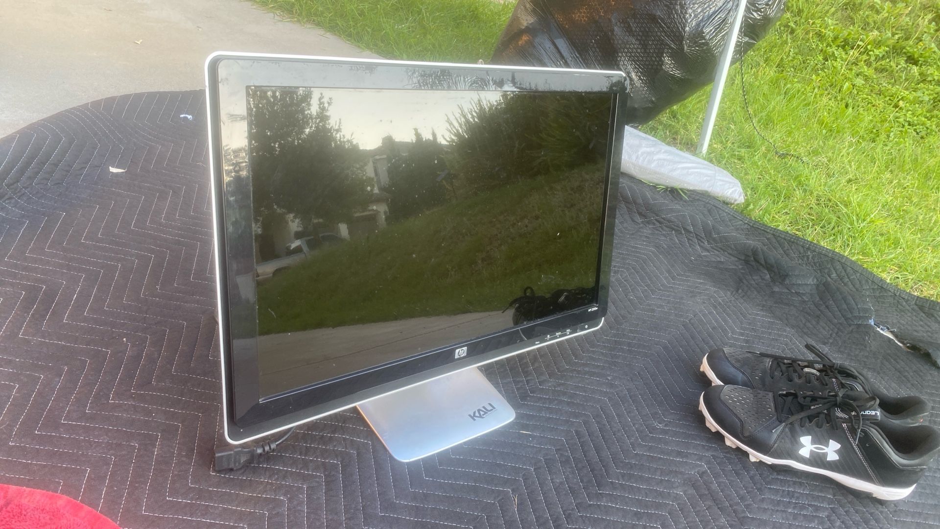 HP 2310M Black 23" LCD Computer Monitor Tiltable Full HD W/ Power Cord Gaming
