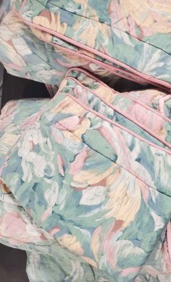 Thomasville Pair Of Beautiful Twin Comforters / 2 shams/ Skirt / curtains