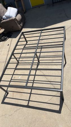 FULL - DOUBLE BED BLACK METAL FRAME