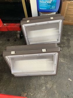 2 floodlights