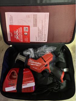 Milwaukee M12 brushless cordless saw kit