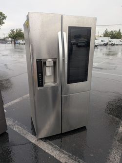 Counter depth LG instanview refrigerator/3 months of warranty and free local delivery