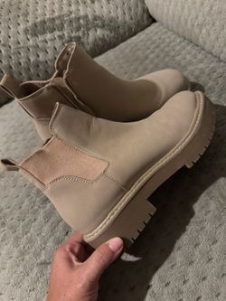 Woman’s size 7.5 $10