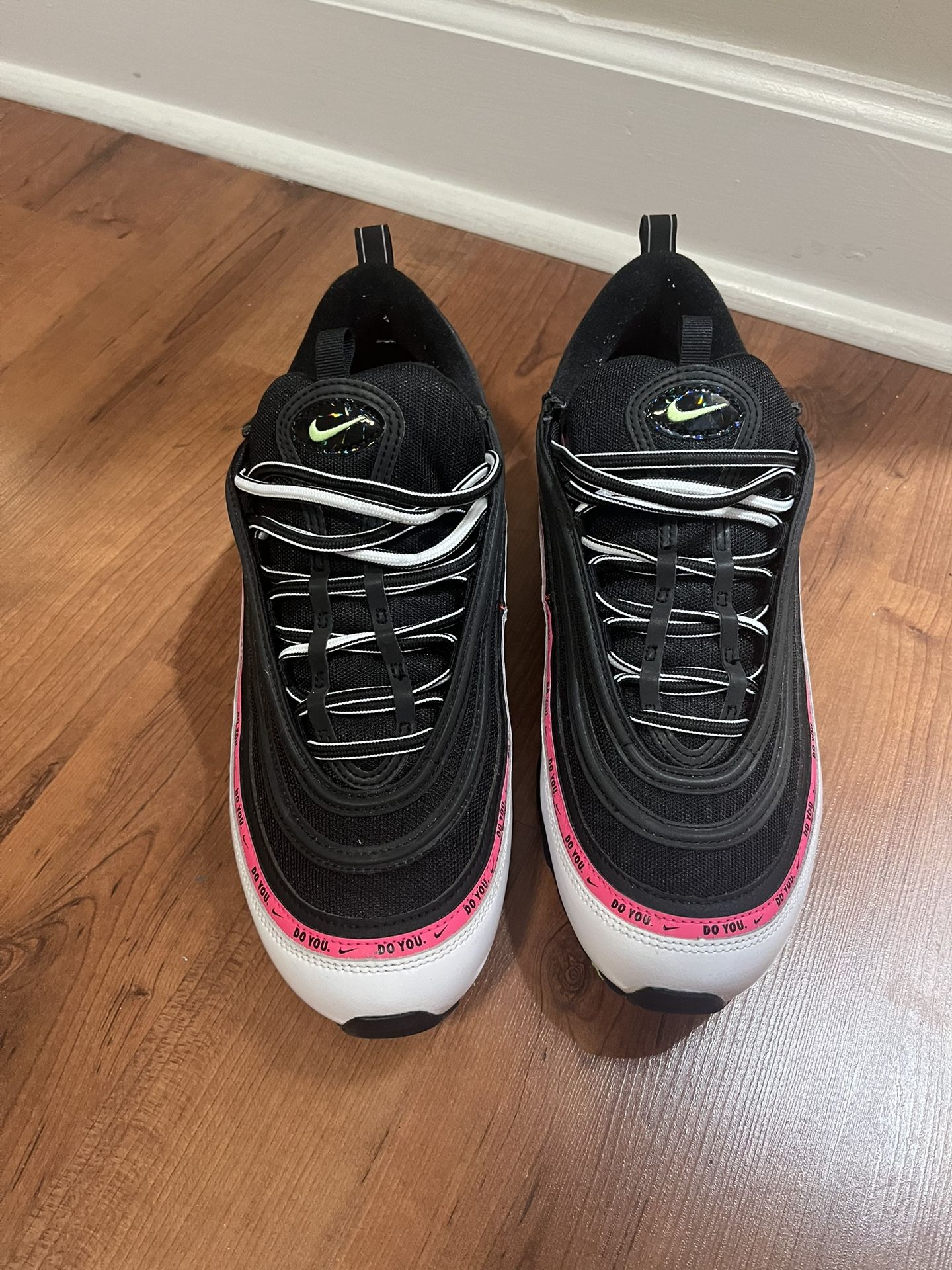 Just Do It Nike Air Size 10.5 Men Worn Few Turns Great Shape