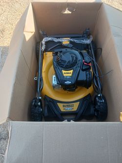 DEWALT
21 in. 150cc Briggs and Stratton 625ex Engine Rear Wheel Drive 2-in-1 Gas Self Propelled Walk Behind Lawn Mower