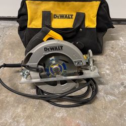 DEWALT Circular Saw With The Bag
