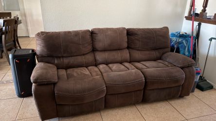 Recliner sofas