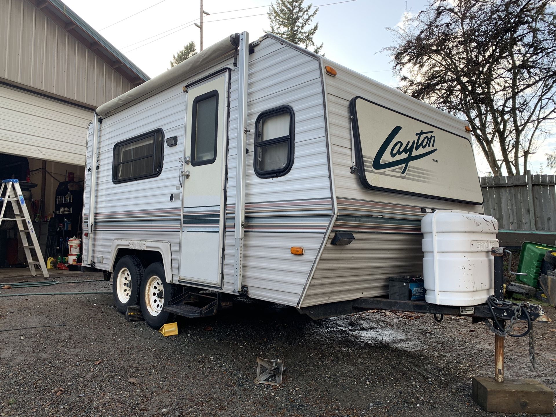 17’ camp trailer