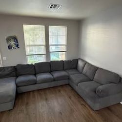 Large Gray Sectional Couch w/ Chaise – Comfortable