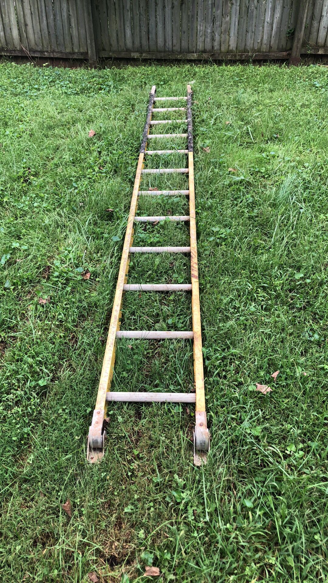 Fiberglass ladder -12/13ft