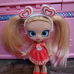 Shopkins Real Littles Stacey Cakes

Good Humor Doll. Perfect Condition(Prop Not Included) Selling On Other Posting😊