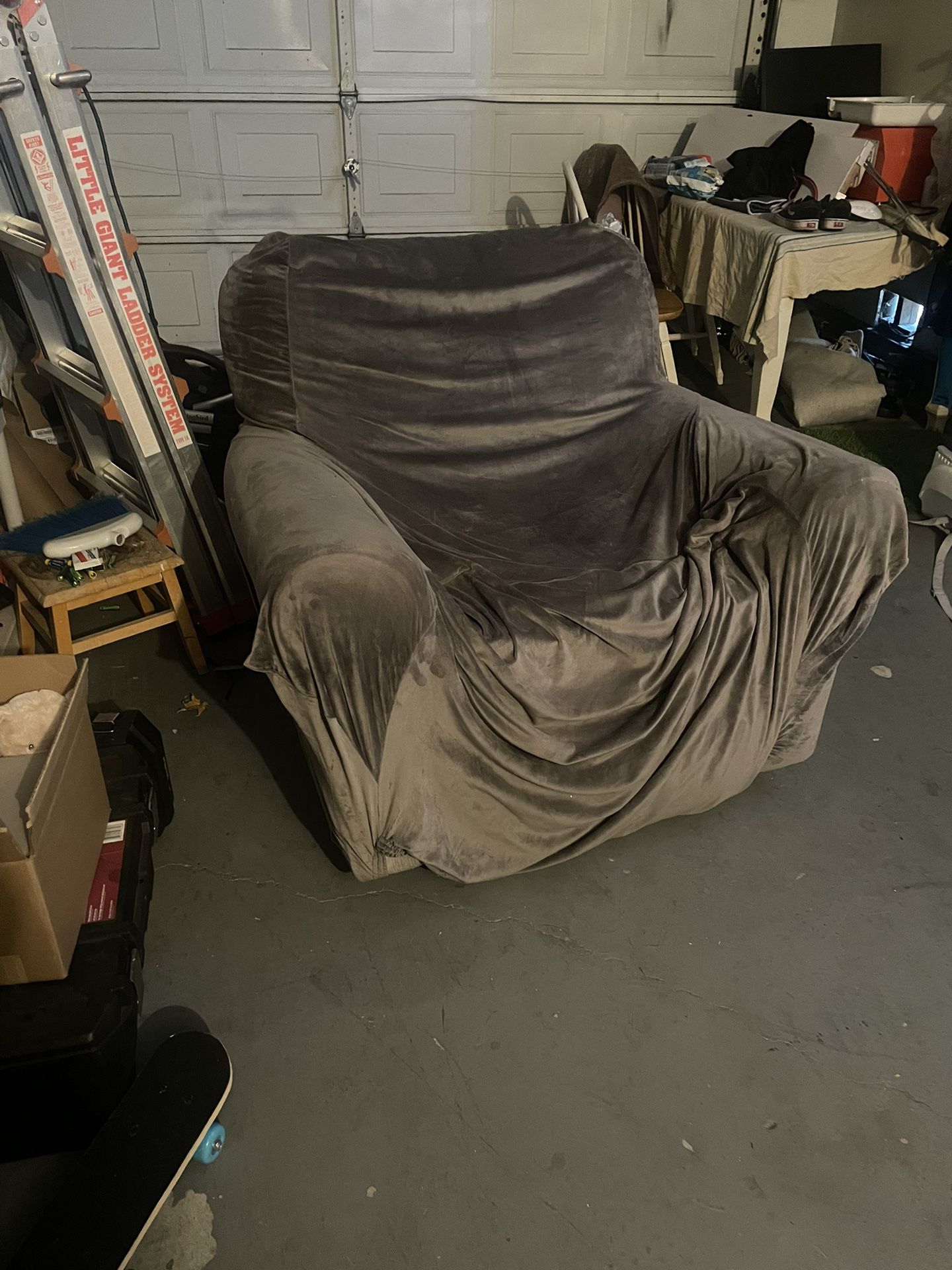 Reclining Chair With Cover 