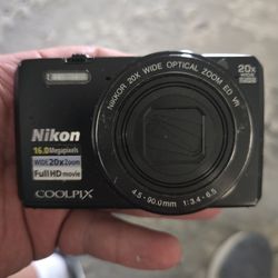 Nikon COOLPIX S7000 16.0MP 20X Optical Zoom Vintage Digital Camera &Battery & SD
