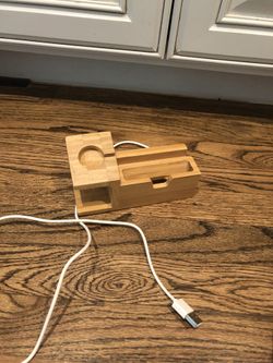 Electronic docking station charger