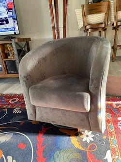 Club chair (swivels)