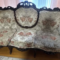 (negotiable)Antique Victorian-Style Floral Loveseat – Ornate Wood Carving