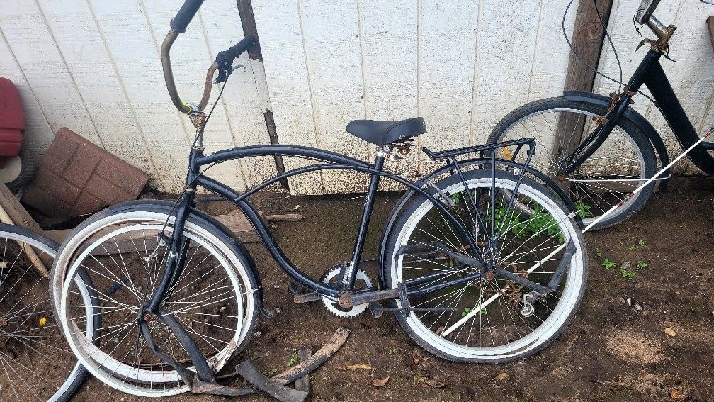 26" Cruiser Newds Tires $30