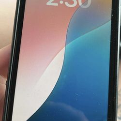 White iPhone XR / FULLY UNLOCKED 