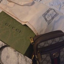 Authentic GUCCI side Purse