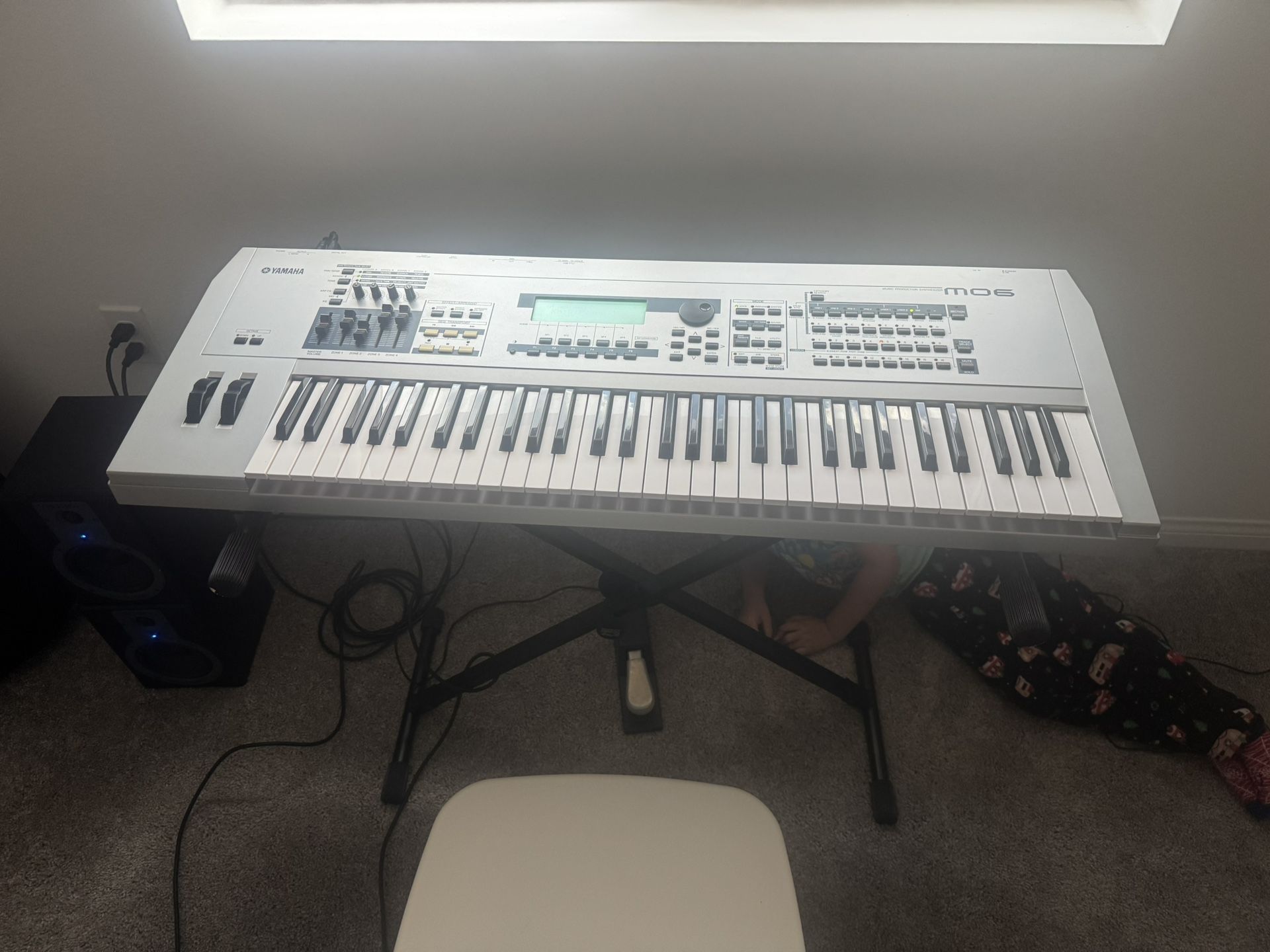 Yamaha MO6 Synthesizer