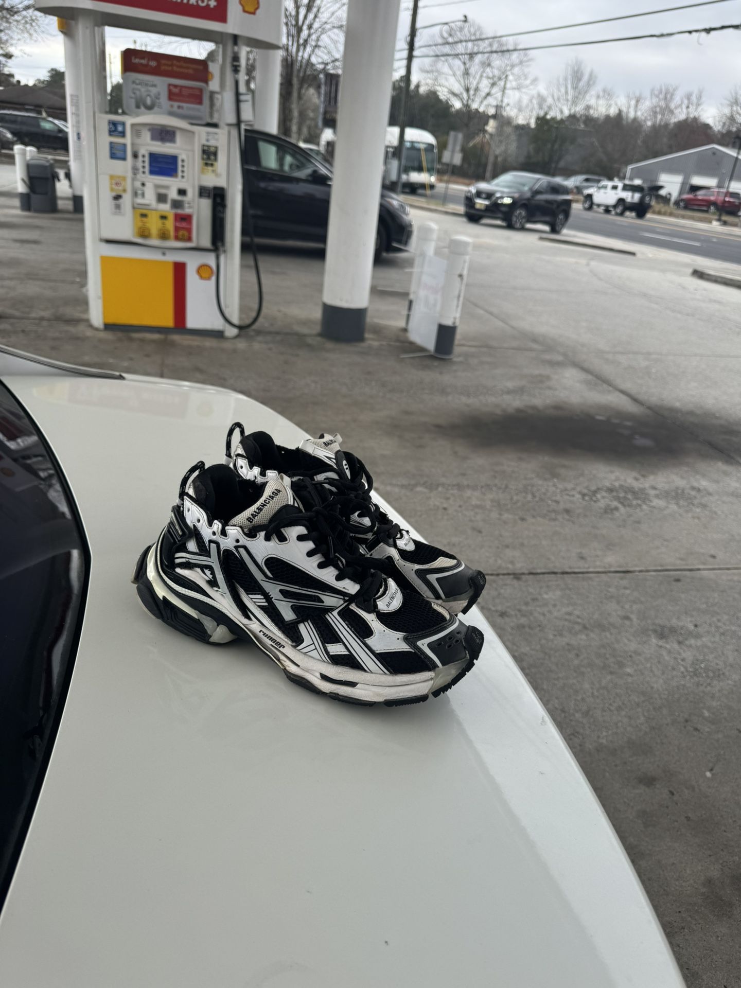Balenciga Black white Runner