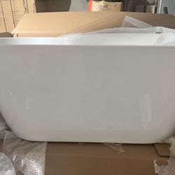 Free standing Soaking tub 59 Inches Brand New 