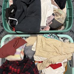 Women’s clothes 2 totes