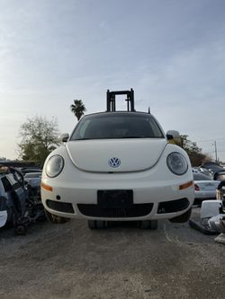 Parts Engine Transmission 2006 VW Beetle Hood Bumper Seats Roof 