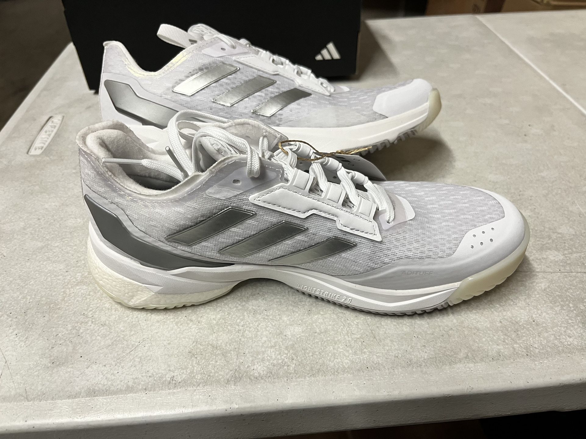 Women’s Adidas Athletic shoes (40$)