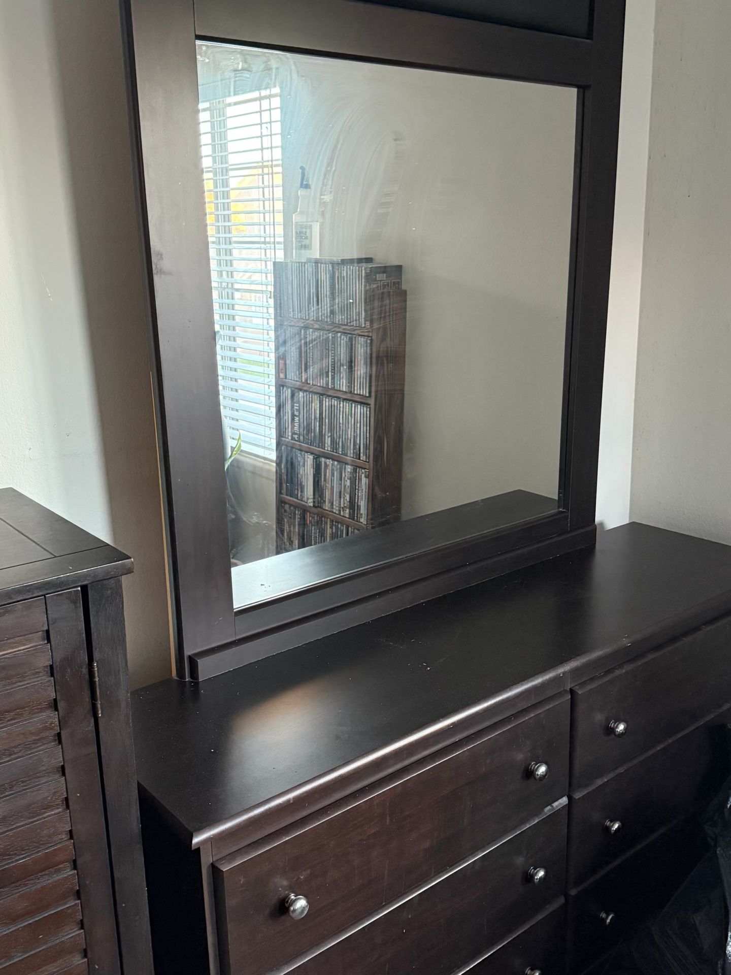 Dressers and end Tables and lamps for sale