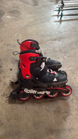 Adjustable boys roller blade
