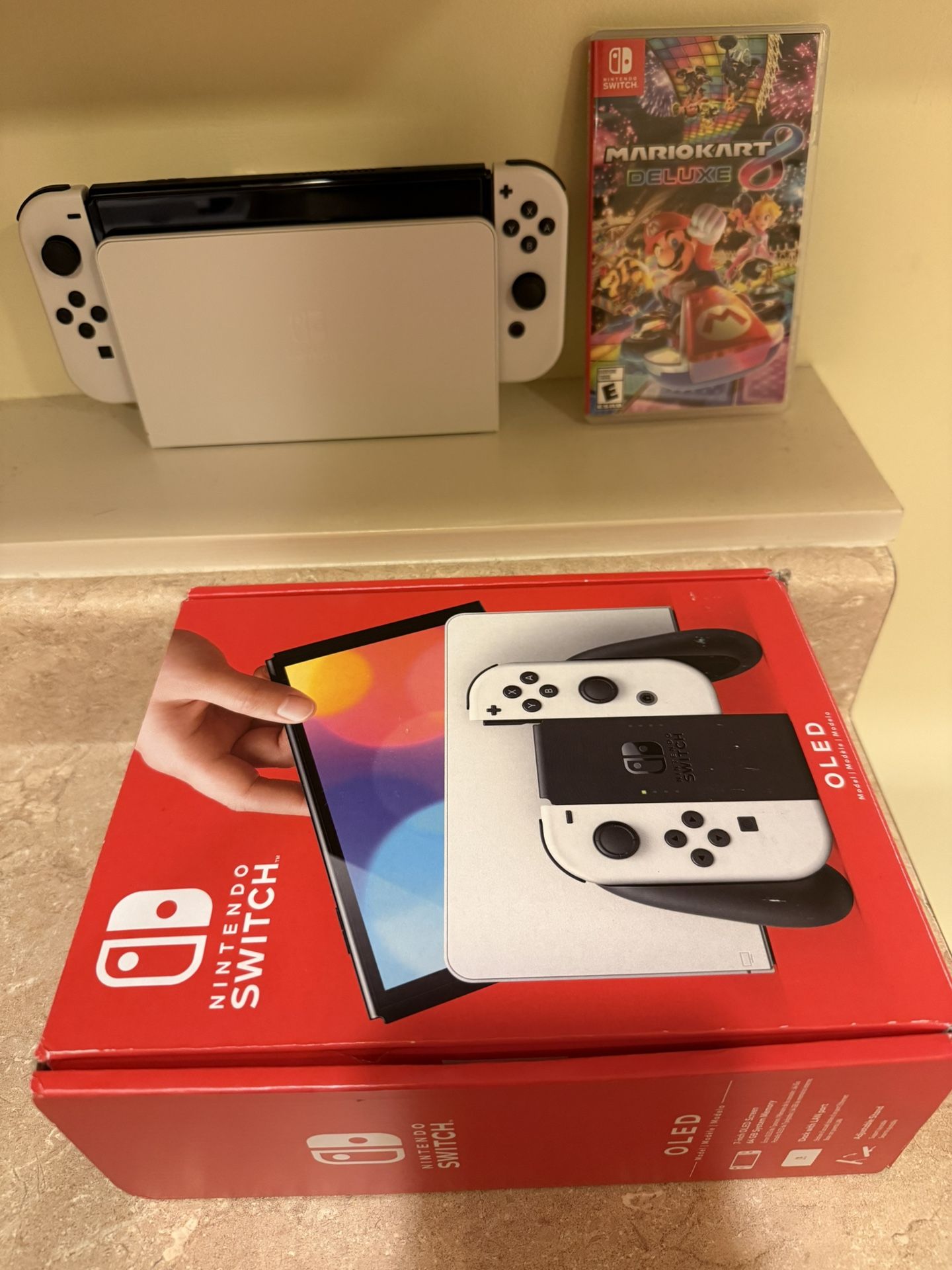 Nintendo Switch OLED Edition + Game