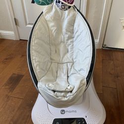 mamaRoo®4 multi-motion baby swing™ – with strap fastener