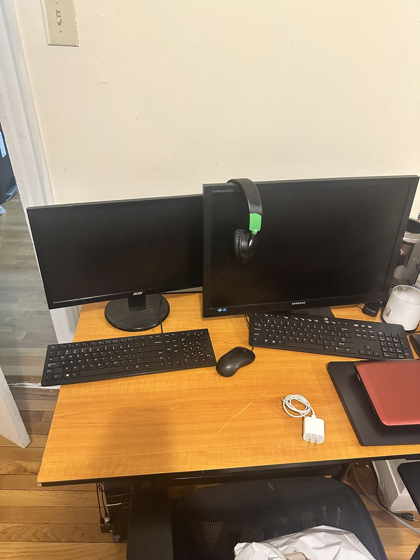 Screen With Keyboard