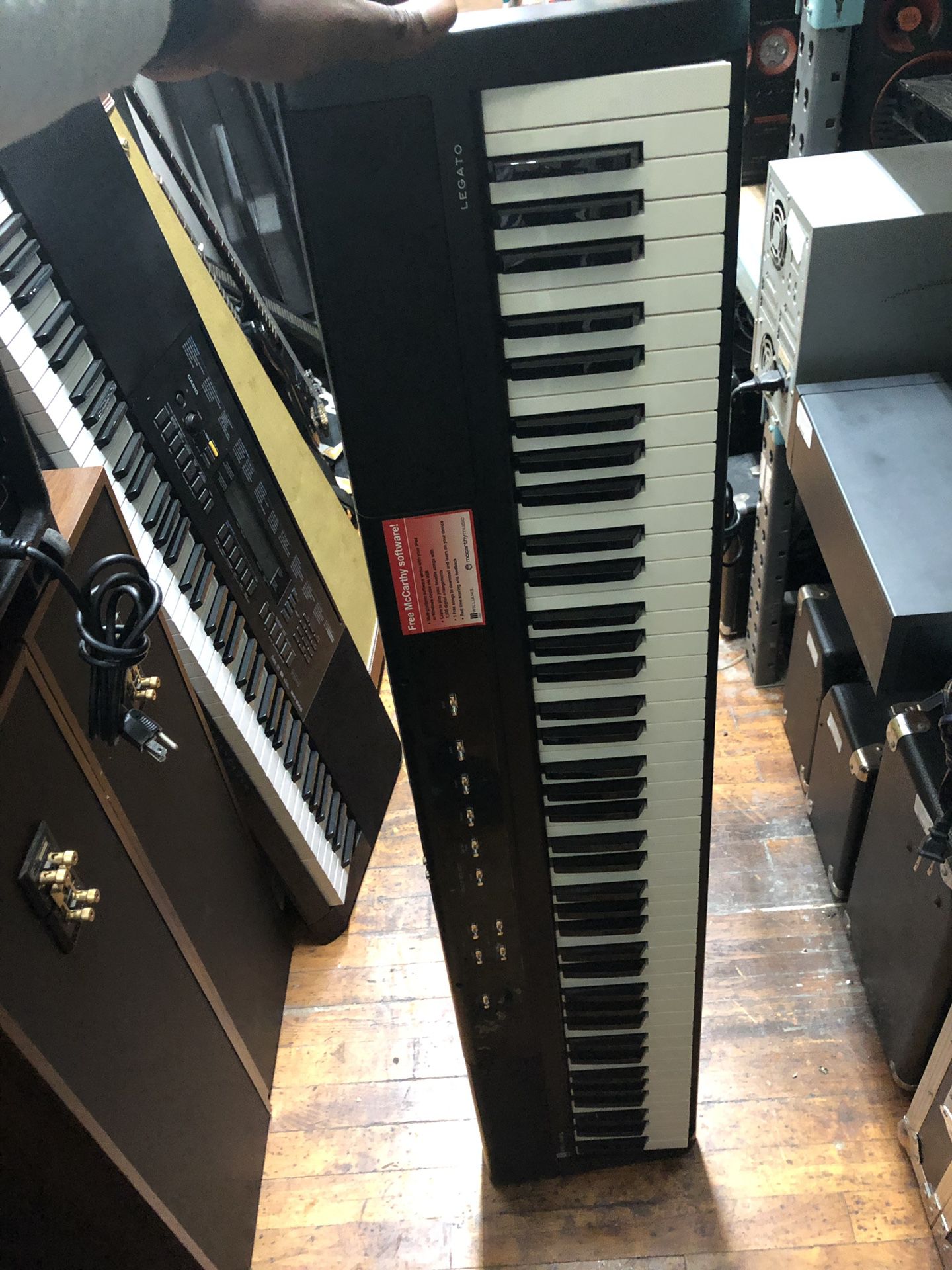 Keyboard, Musical Instruments Williams Legato 88 Keys W/Charger.. Negotiable