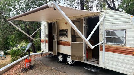 85 Wilderness Travel Trailer 21'