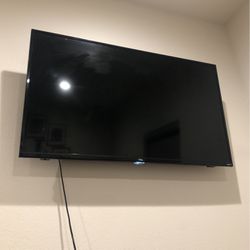 Tv 55inch Pretty Loud Has No Problems Also Has Mount On Tv