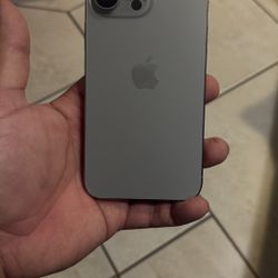 iPhone 15 Pro Max 