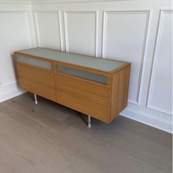 Decorative table/ office table with 6 drawers  Great condition