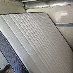 SLIGHTLY USED KING MATTRESS 