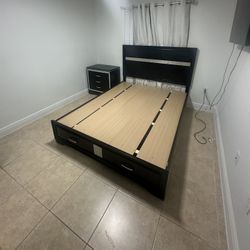 BLACK QUEEN BED - STORAGE DRAWERS