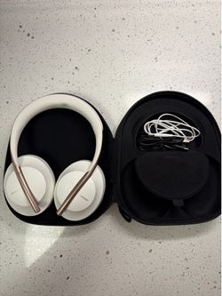 Bose Noise Cancelling Headphones 700 – White/Luxe Silver | Case & Cables Included | Excellent Condition